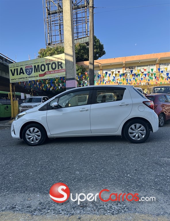 2020 Toyota VITZ — foto 7 / 10