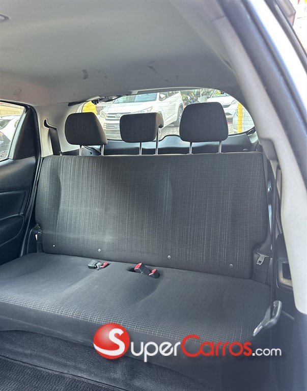2020 Toyota VITZ — foto 10 / 10