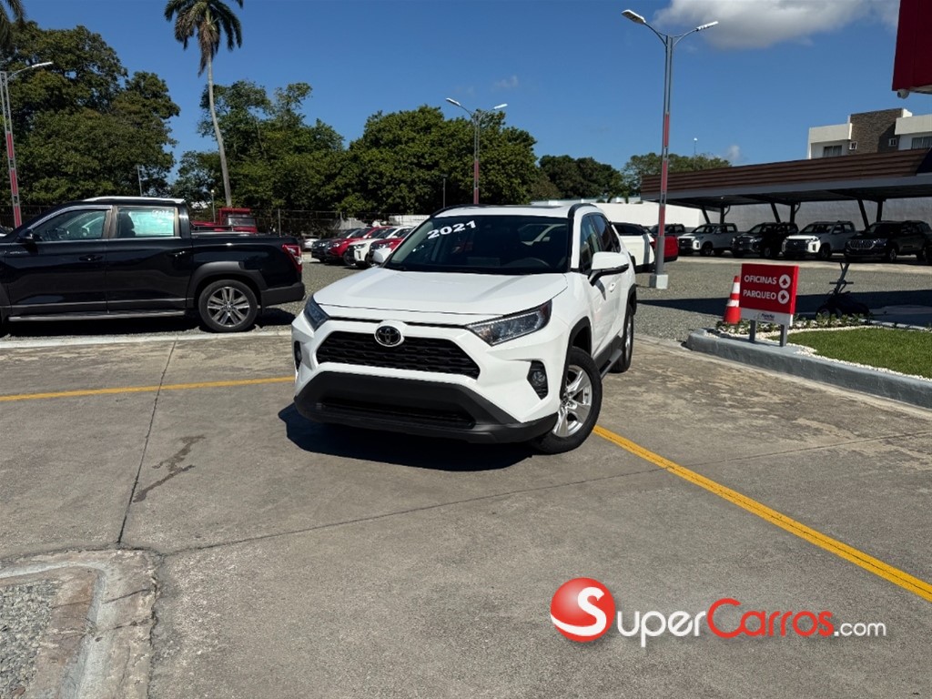2021 Toyota RAV4 XLE — foto 2 / 12