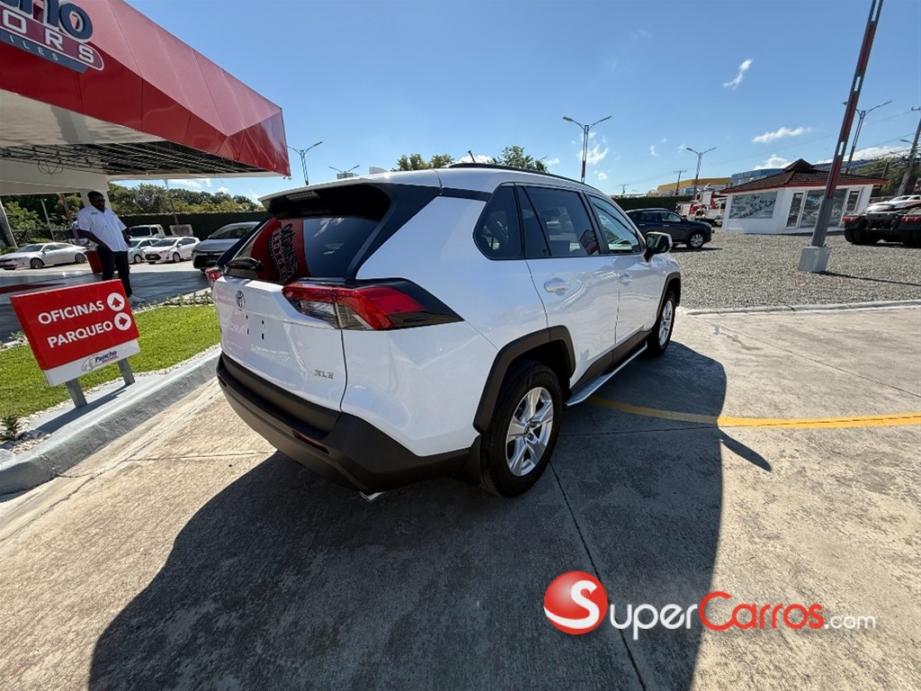 2021 Toyota RAV4 XLE — foto 3 / 12