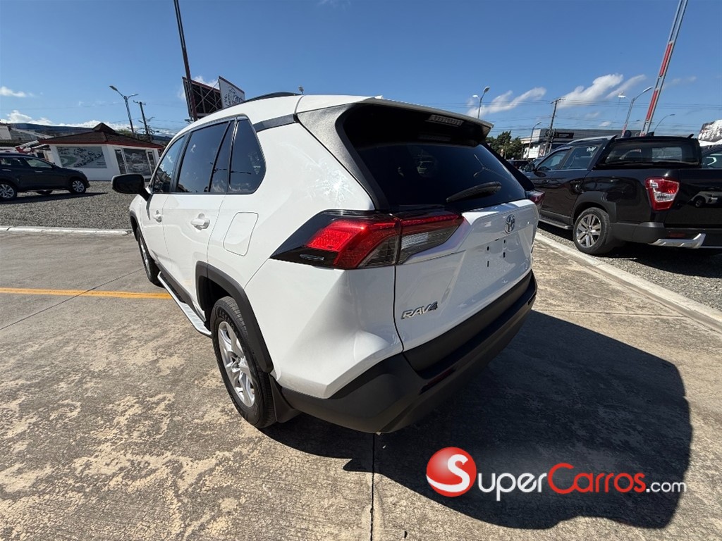 2021 Toyota RAV4 XLE — foto 4 / 12