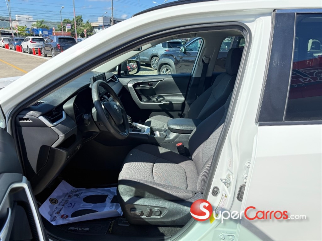 2021 Toyota RAV4 XLE — foto 6 / 12