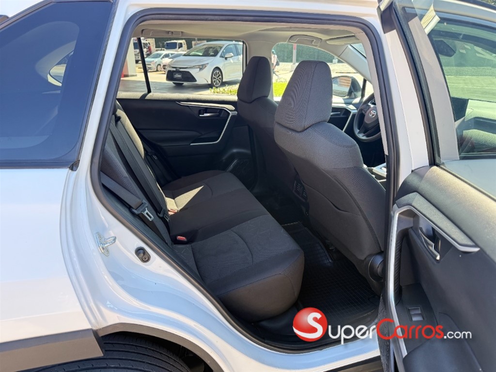 2021 Toyota RAV4 XLE — foto 8 / 12