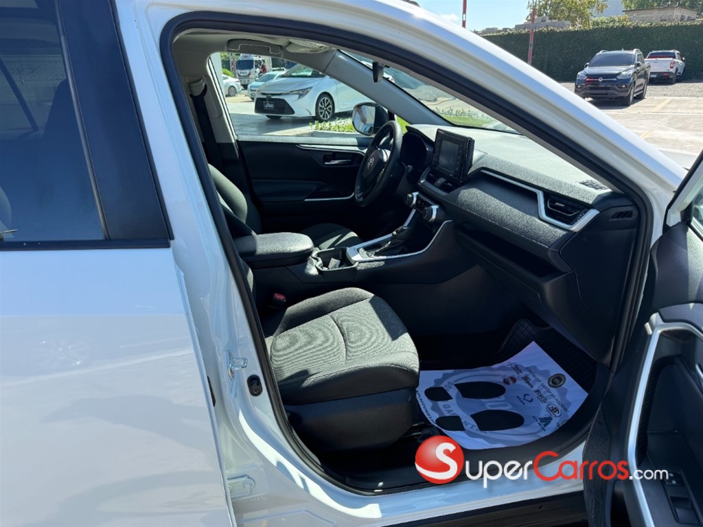 2021 Toyota RAV4 XLE — foto 9 / 12