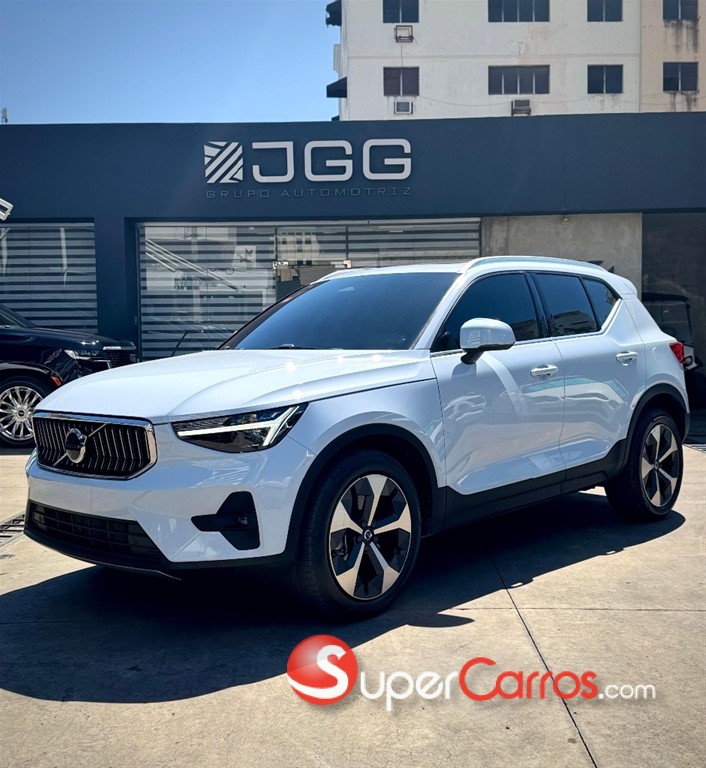 2024 Volvo XC40 Ultimate B4 — foto 2 / 8