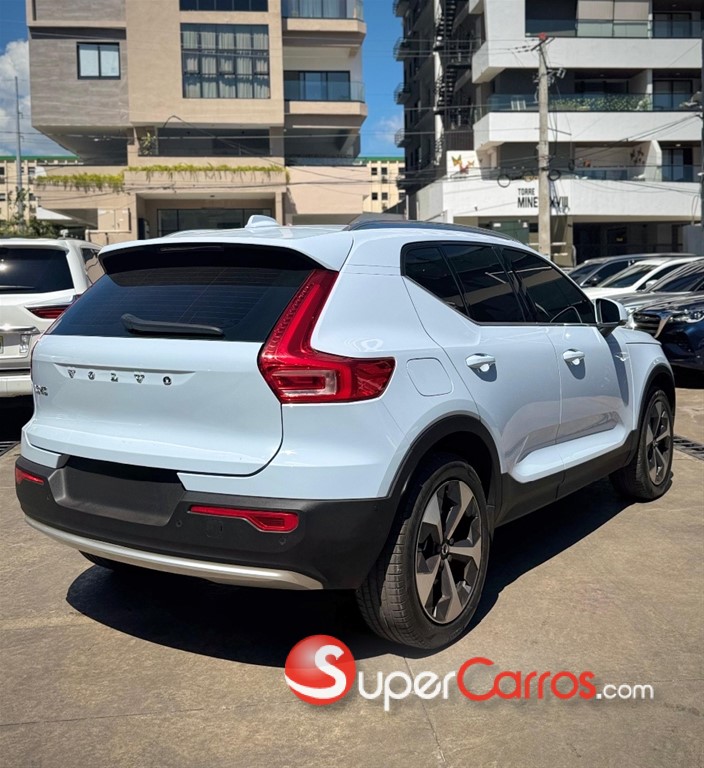 2024 Volvo XC40 Ultimate B4 — foto 4 / 8