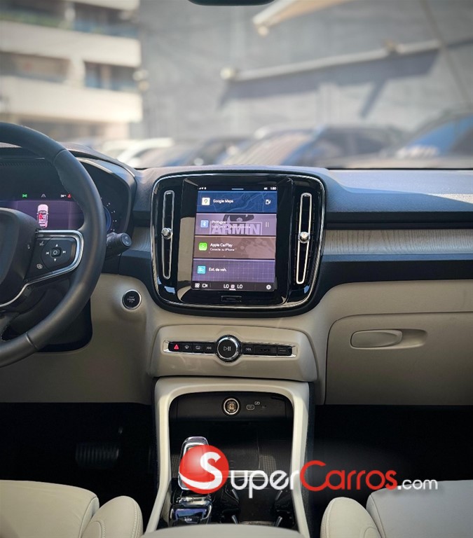 2024 Volvo XC40 Ultimate B4 — foto 6 / 8