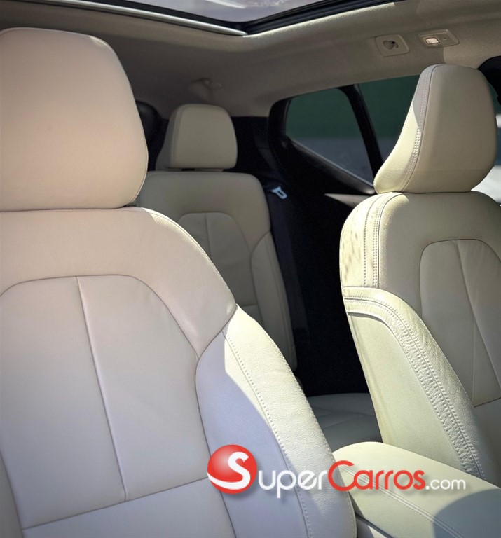 2024 Volvo XC40 Ultimate B4 — foto 8 / 8