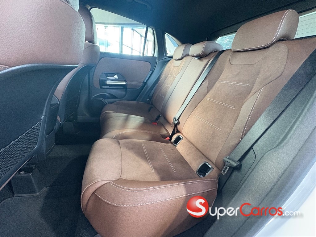 2025 Mercedes-Benz Clase GLA 200 — foto 5 / 10