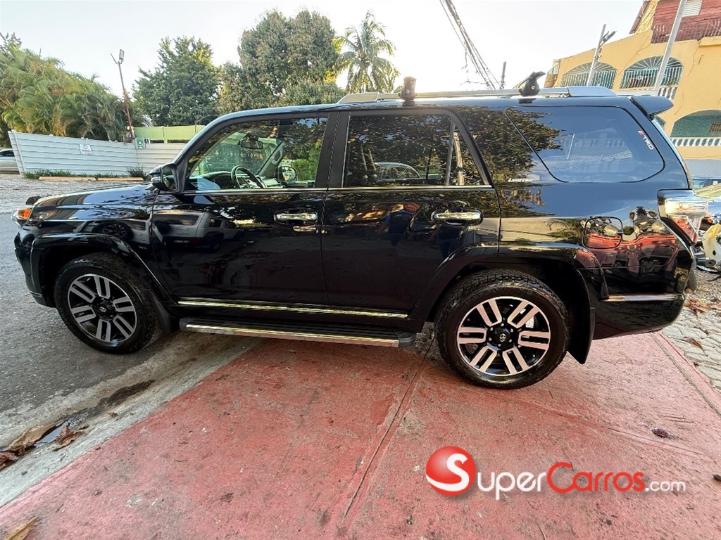 2020 Toyota 4 Runner Limited — foto 8 / 12
