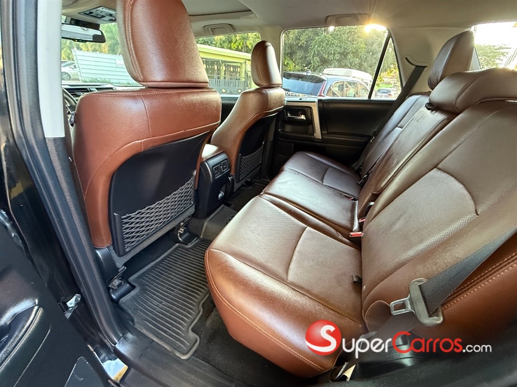 2020 Toyota 4 Runner Limited — foto 9 / 12