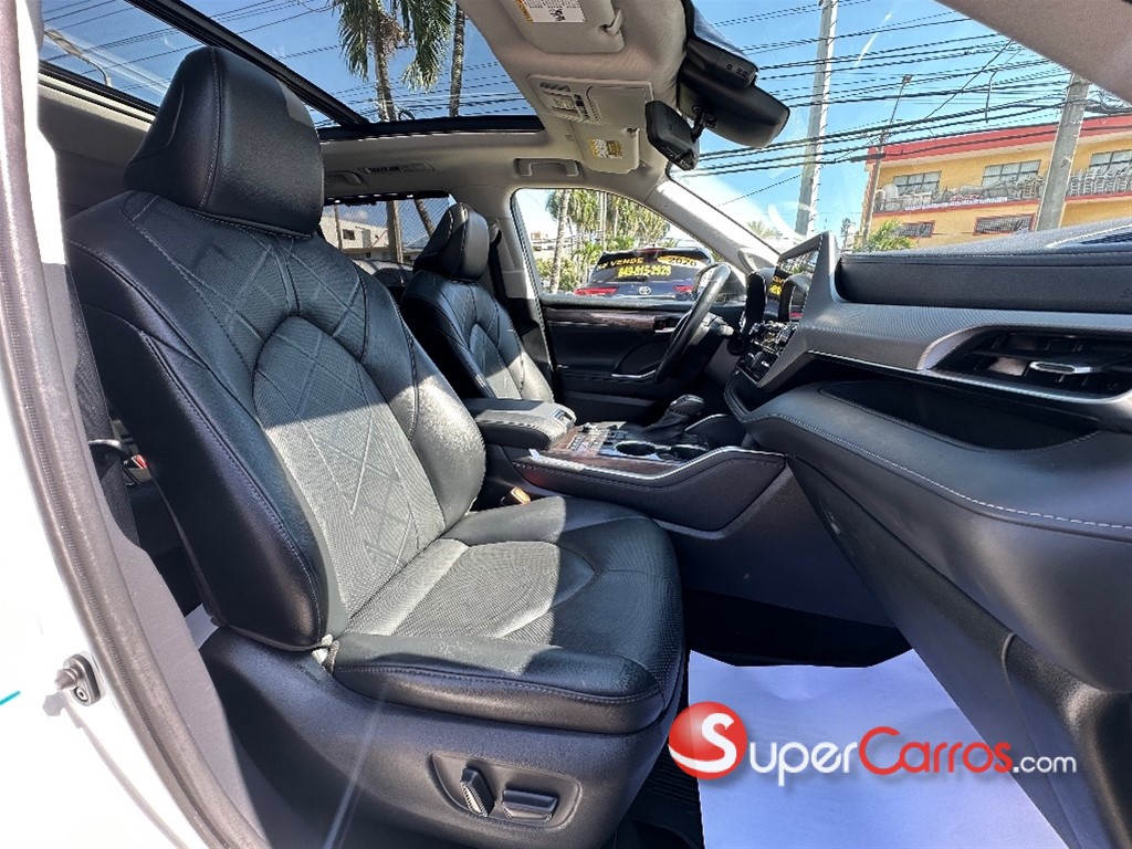 2021 Toyota Highlander Platinum — foto 10 / 12