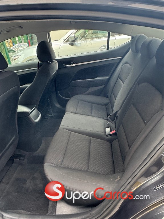 2020 Hyundai Elantra SEL — foto 8 / 10