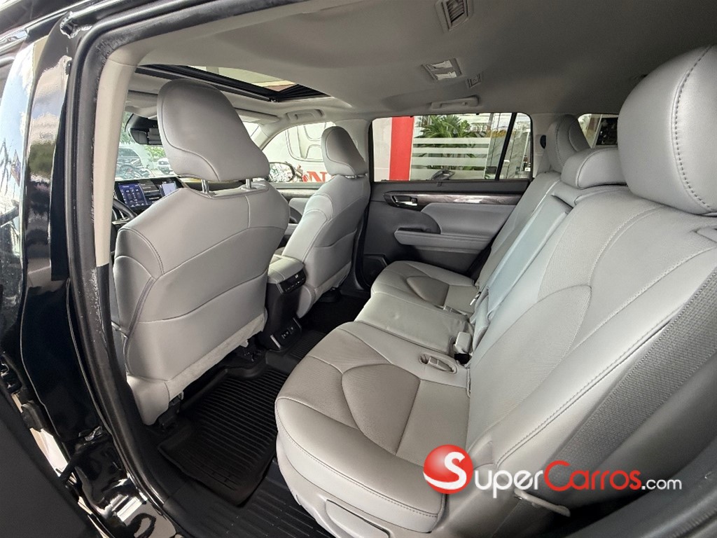 2021 Toyota Highlander Limited — foto 8 / 12