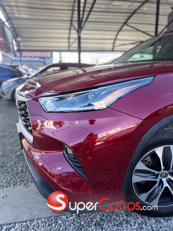 2021 Toyota Highlander XLE — foto 2 / 12