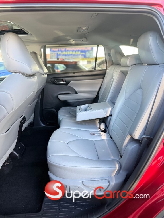2021 Toyota Highlander XLE — foto 8 / 12