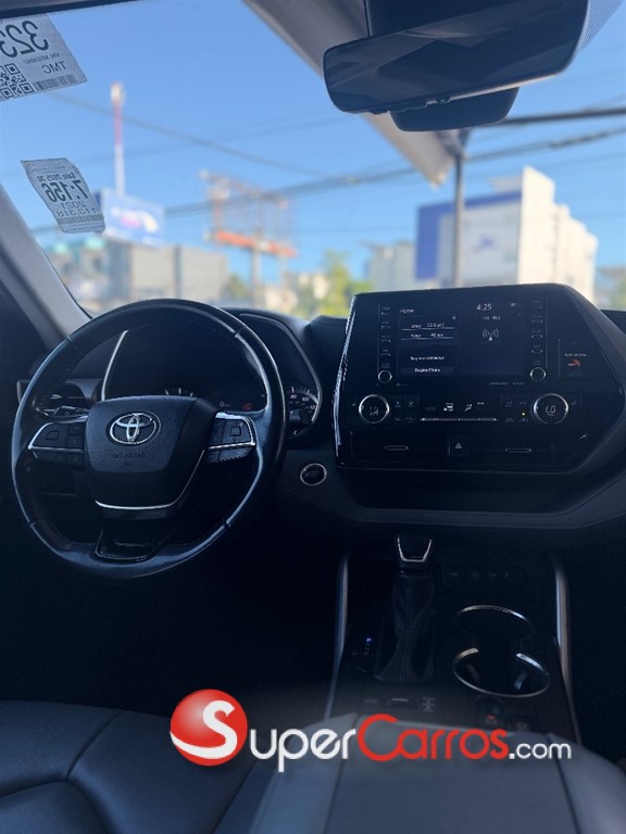 2021 Toyota Highlander XLE — foto 10 / 12