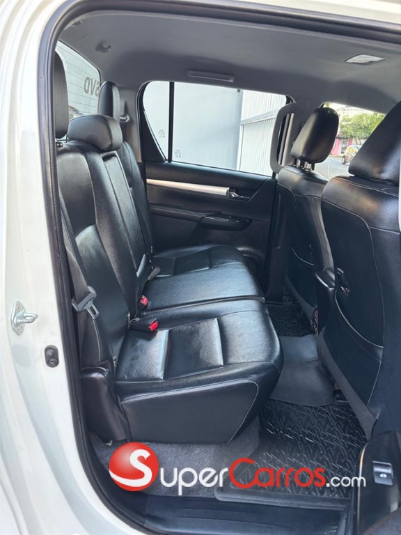 2019 Toyota Hilux SRV — foto 8 / 9