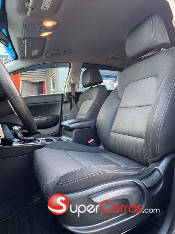 2020 Kia Sportage LX — foto 6 / 12