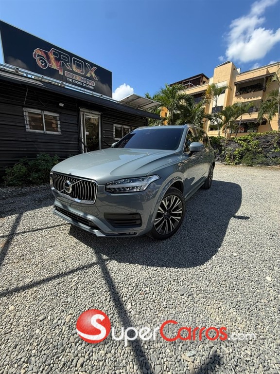 2022 Volvo XC90 Momentum B6