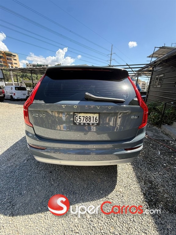 2022 Volvo XC90 Momentum B6 — foto 8 / 12