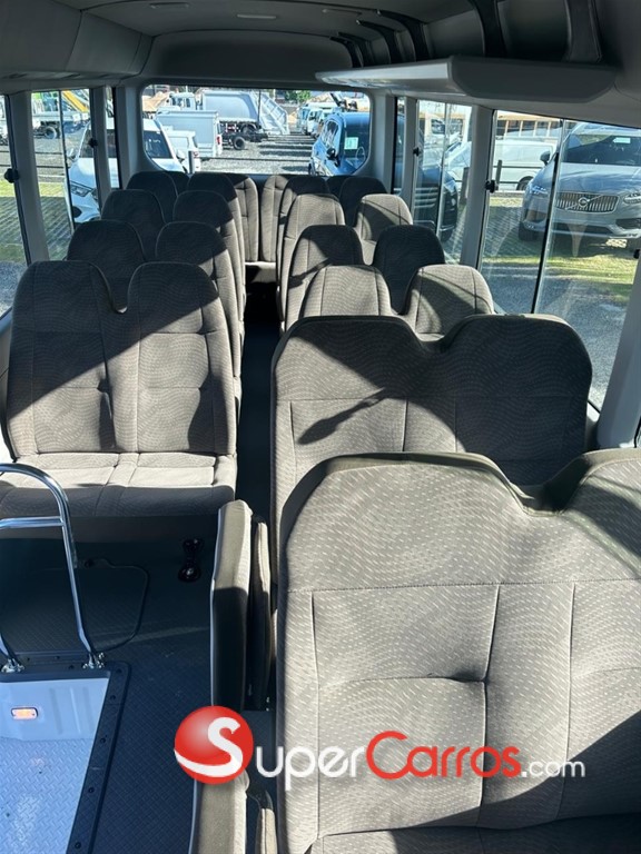 2026 Toyota Coaster — foto 4 / 5