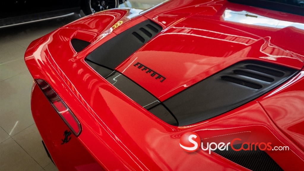 2021 Ferrari F8 Spider — foto 9 / 12