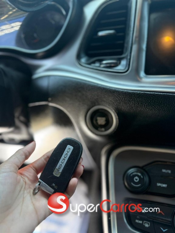 2020 Dodge Challenger SXT — foto 2 / 12