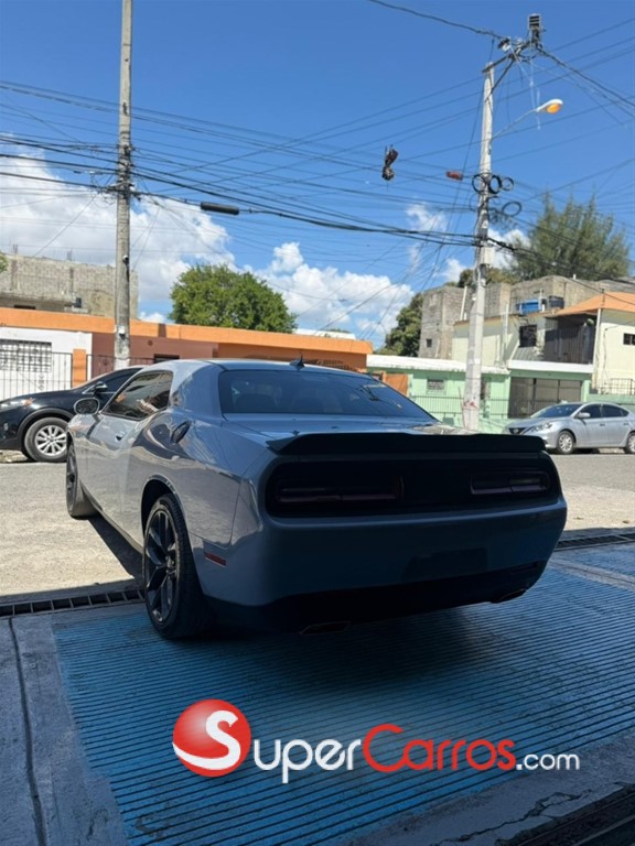 2020 Dodge Challenger SXT — foto 10 / 12