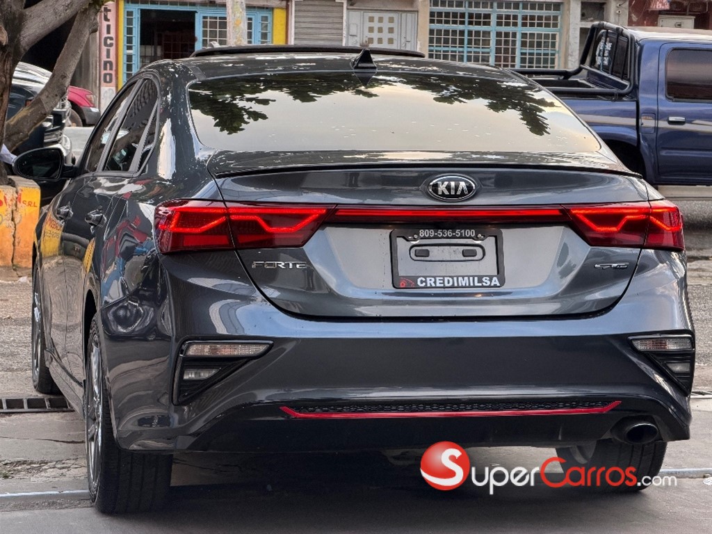 2021 Kia Forte GT Line — foto 8 / 9