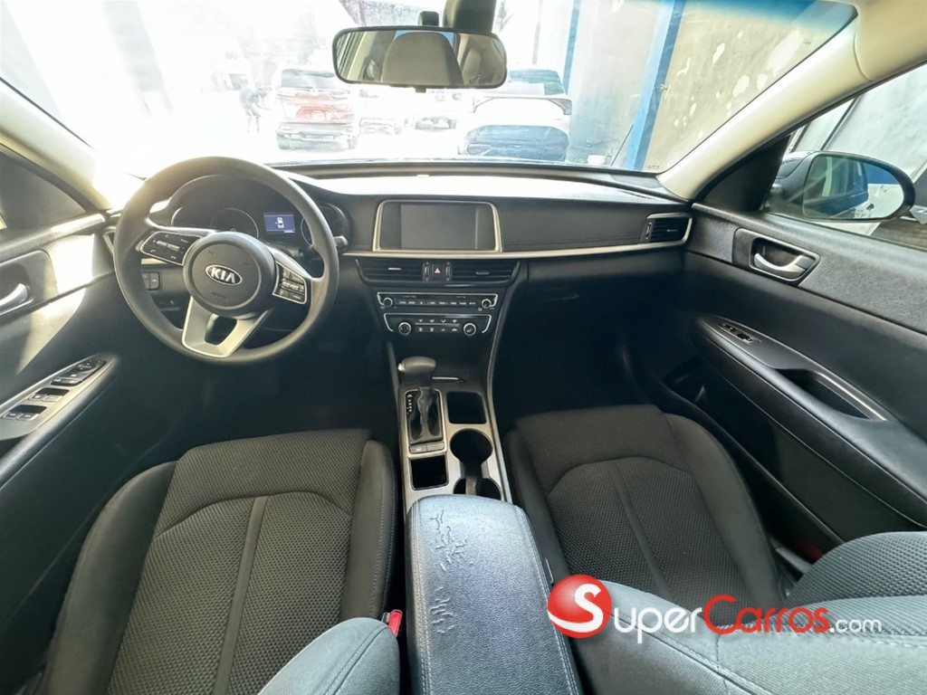 2020 Kia Optima — foto 8 / 12