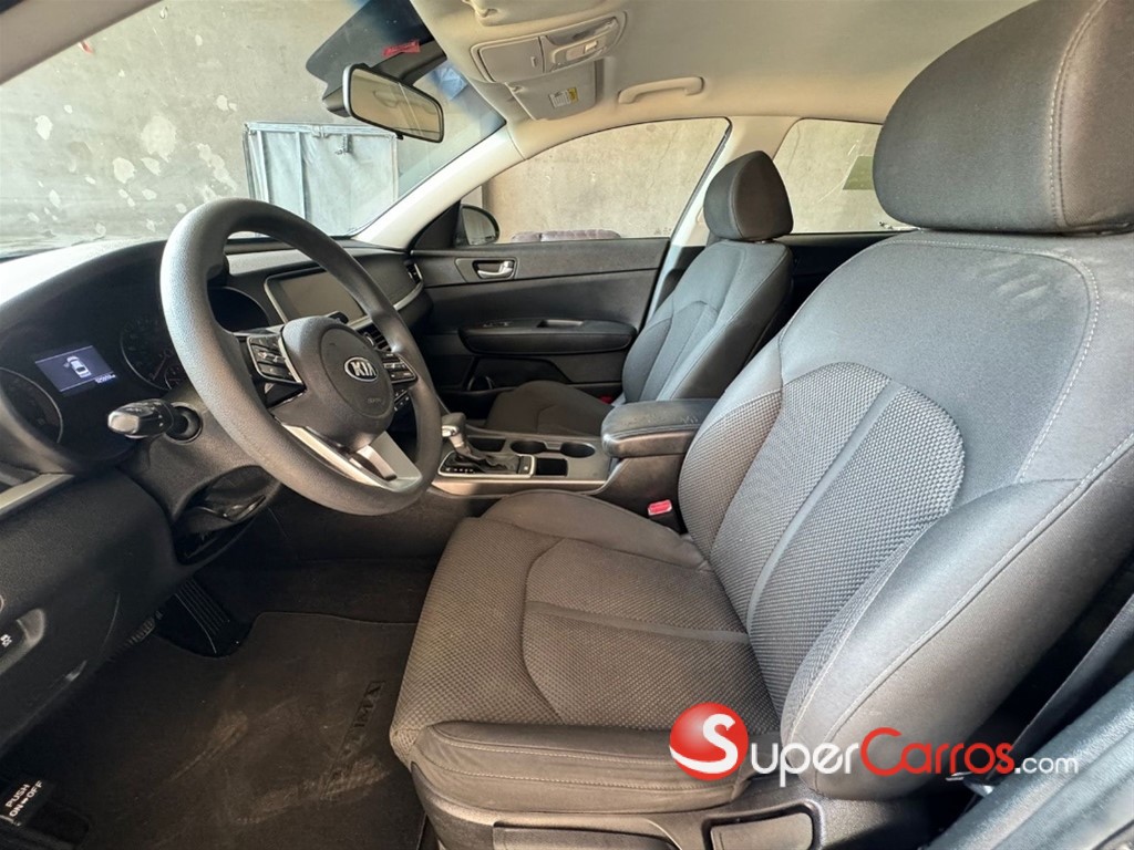 2020 Kia Optima — foto 10 / 12