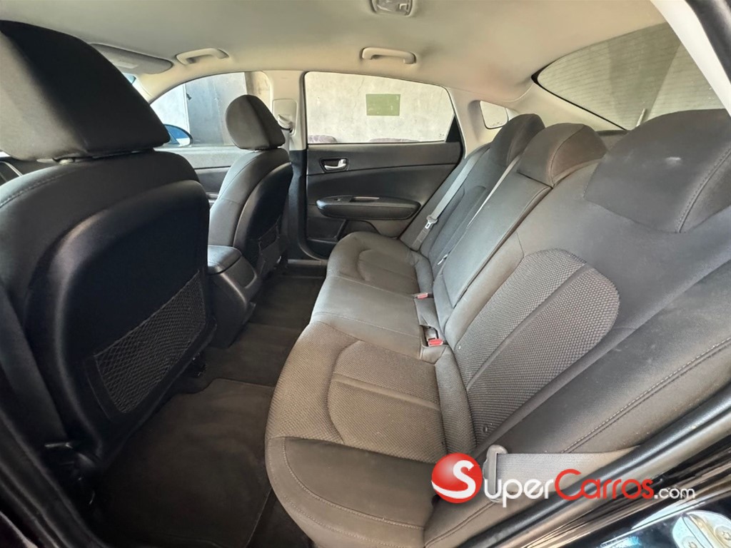 2020 Kia Optima — foto 11 / 12