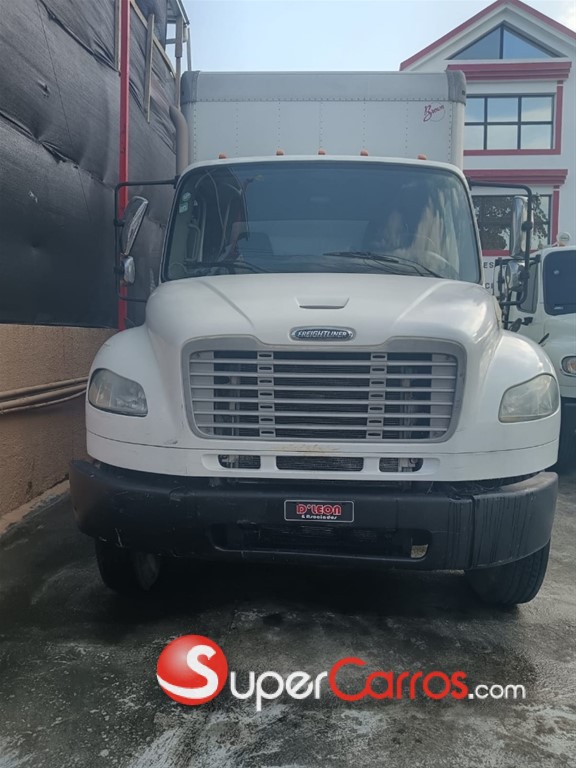 2013 Freightliner M2-106