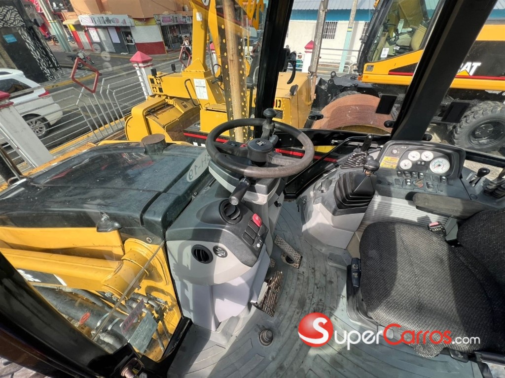2011 Caterpillar 450 E — foto 2 / 7