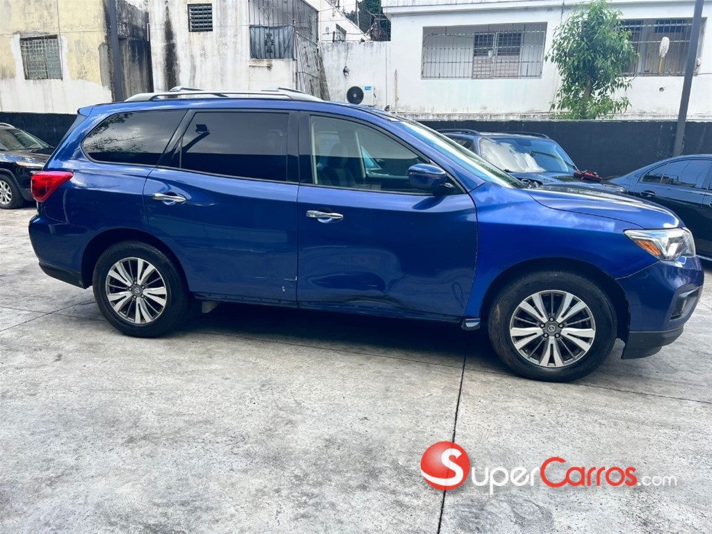 2019 Nissan Pathfinder SV — foto 5 / 12