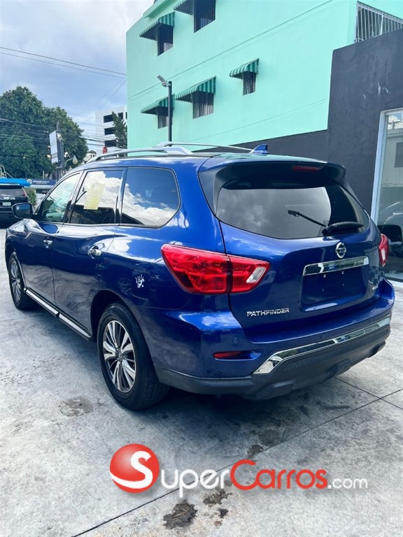 2019 Nissan Pathfinder SV — foto 6 / 12