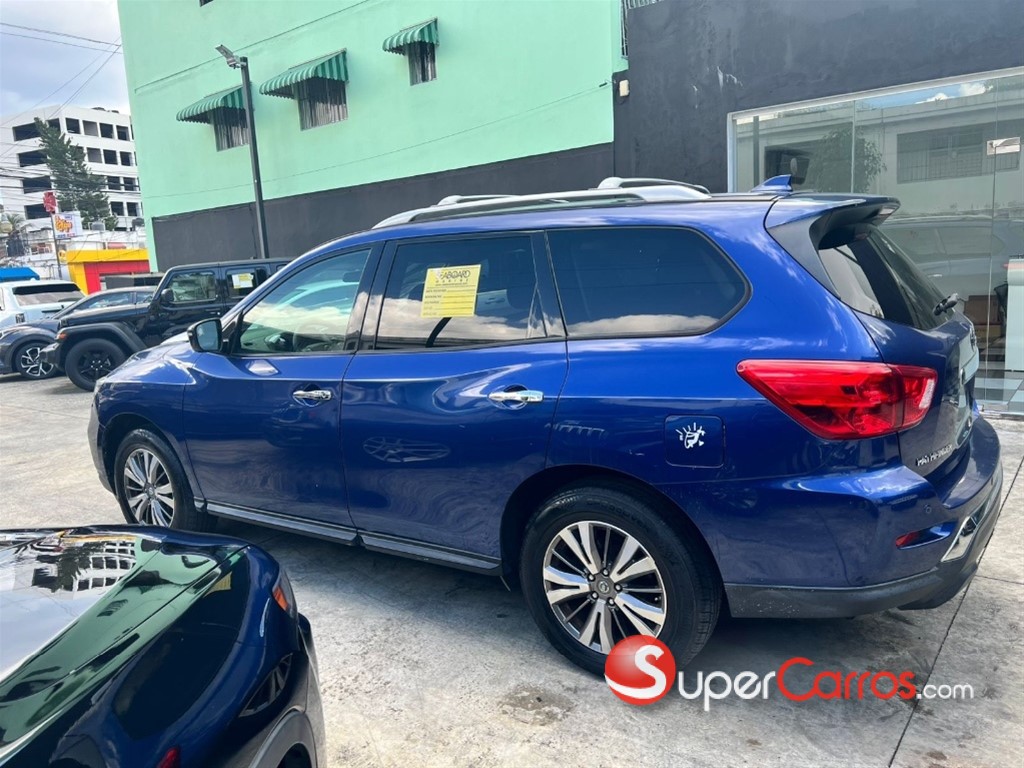 2019 Nissan Pathfinder SV — foto 7 / 12