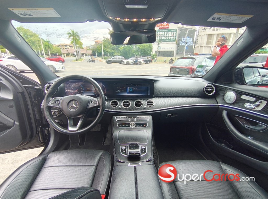 2018 Mercedes-Benz Clase E 300 — foto 2 / 9
