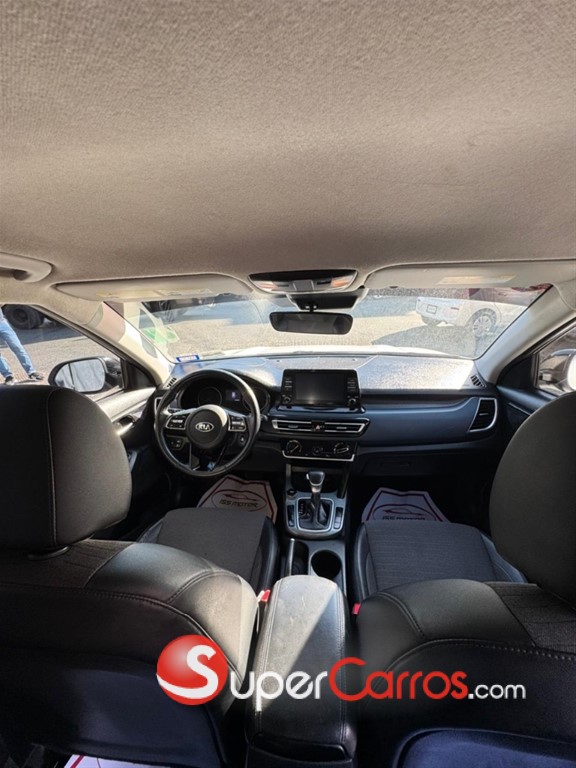 2021 Kia Forte LXS — foto 8 / 10