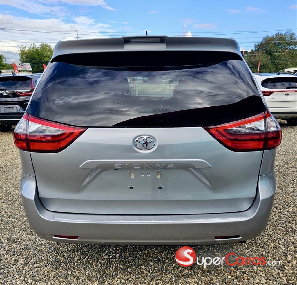 2020 Toyota Sienna LE — foto 3 / 6