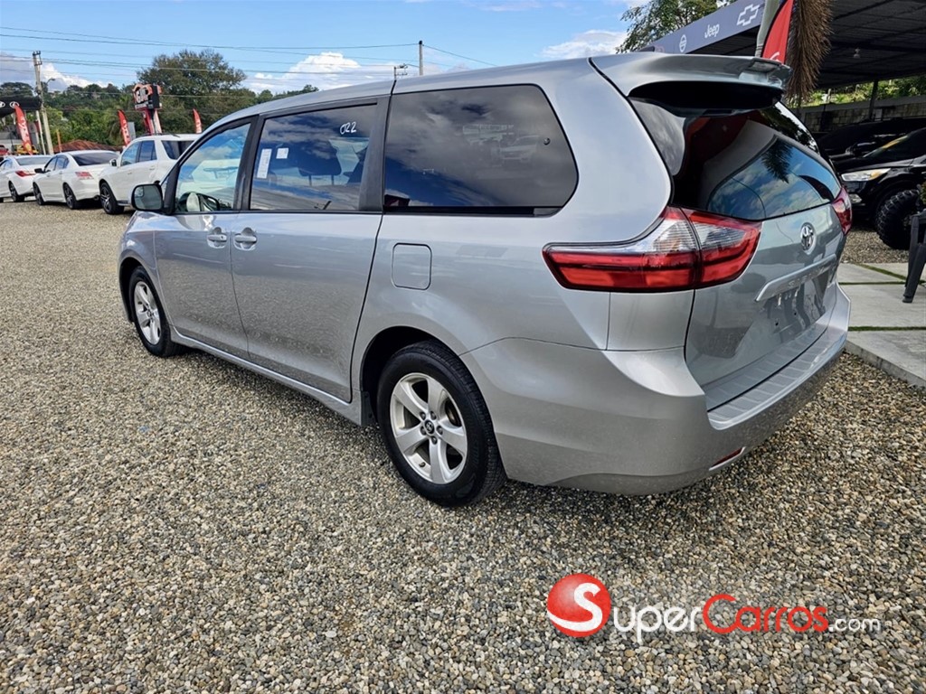 2020 Toyota Sienna LE — foto 4 / 6