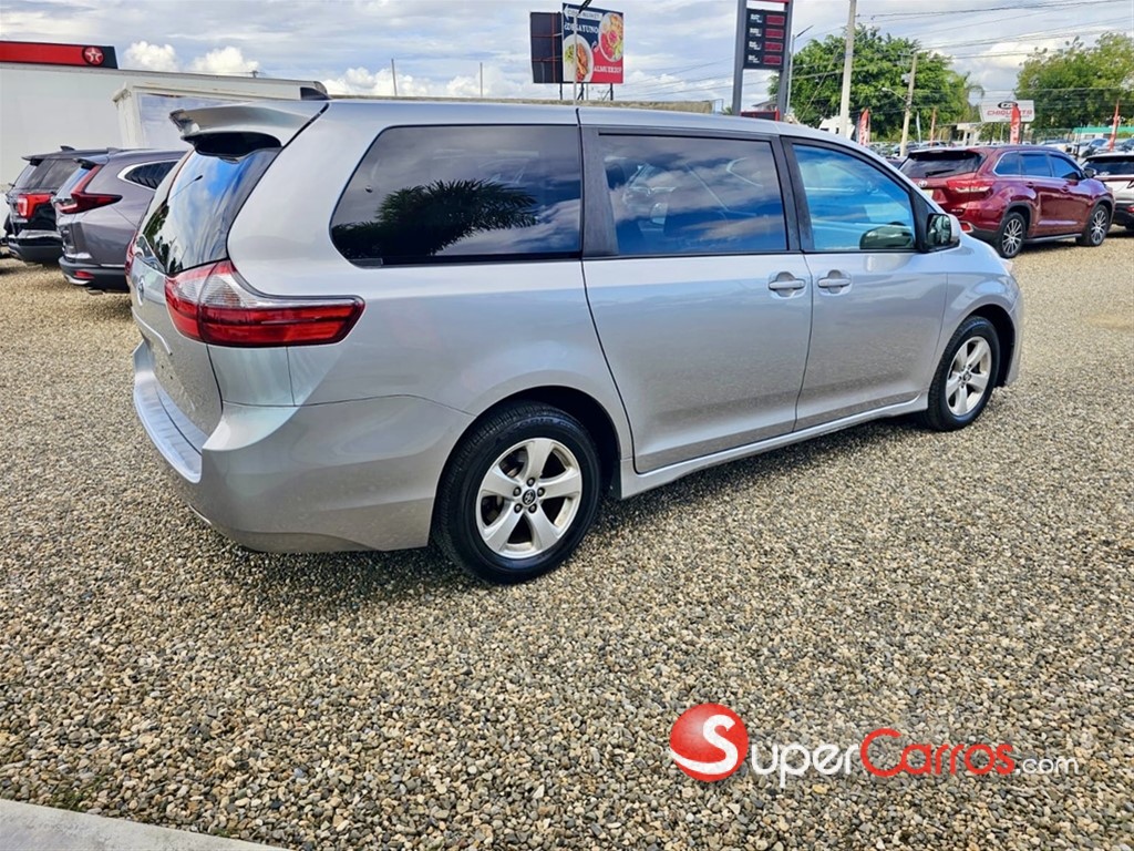 2020 Toyota Sienna LE — foto 5 / 6