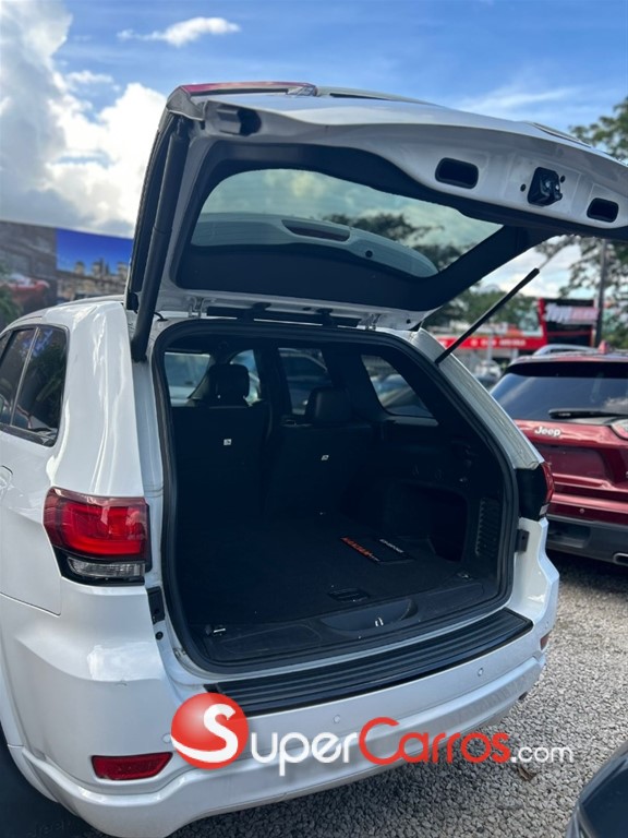 2018 Jeep Grand Cherokee Laredo — foto 2 / 8
