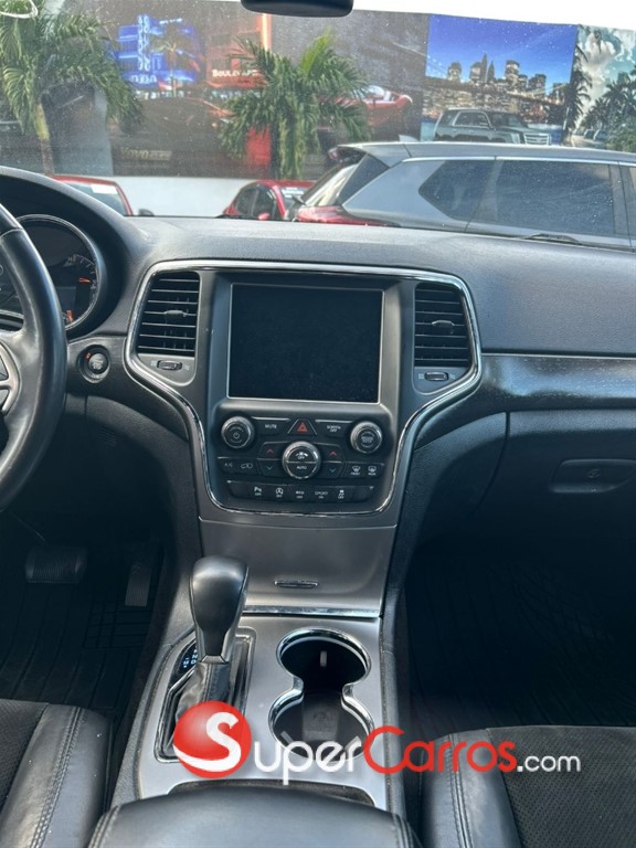 2018 Jeep Grand Cherokee Laredo — foto 3 / 8