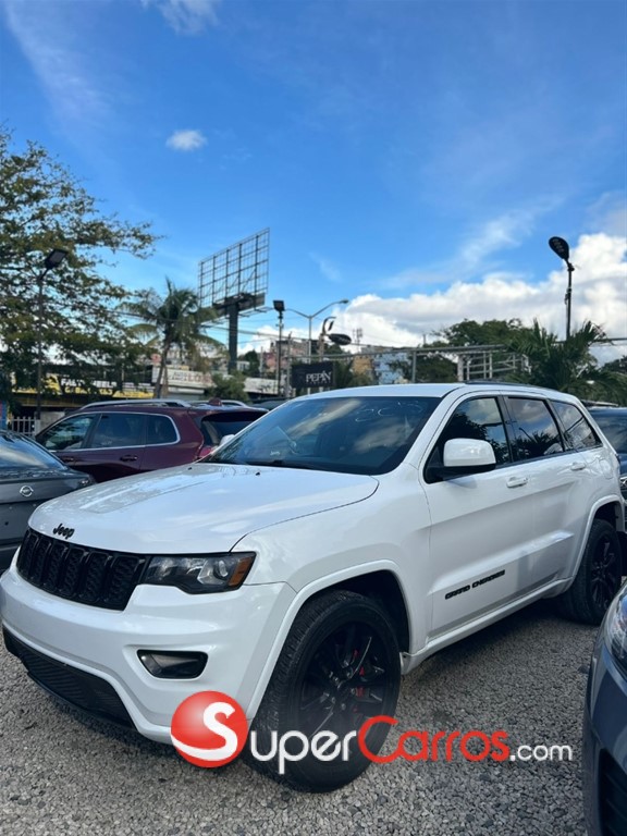 2018 Jeep Grand Cherokee Laredo — foto 7 / 8