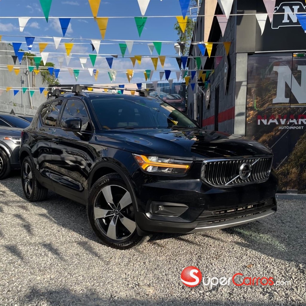 2021 Volvo XC40 T4 Momemtum