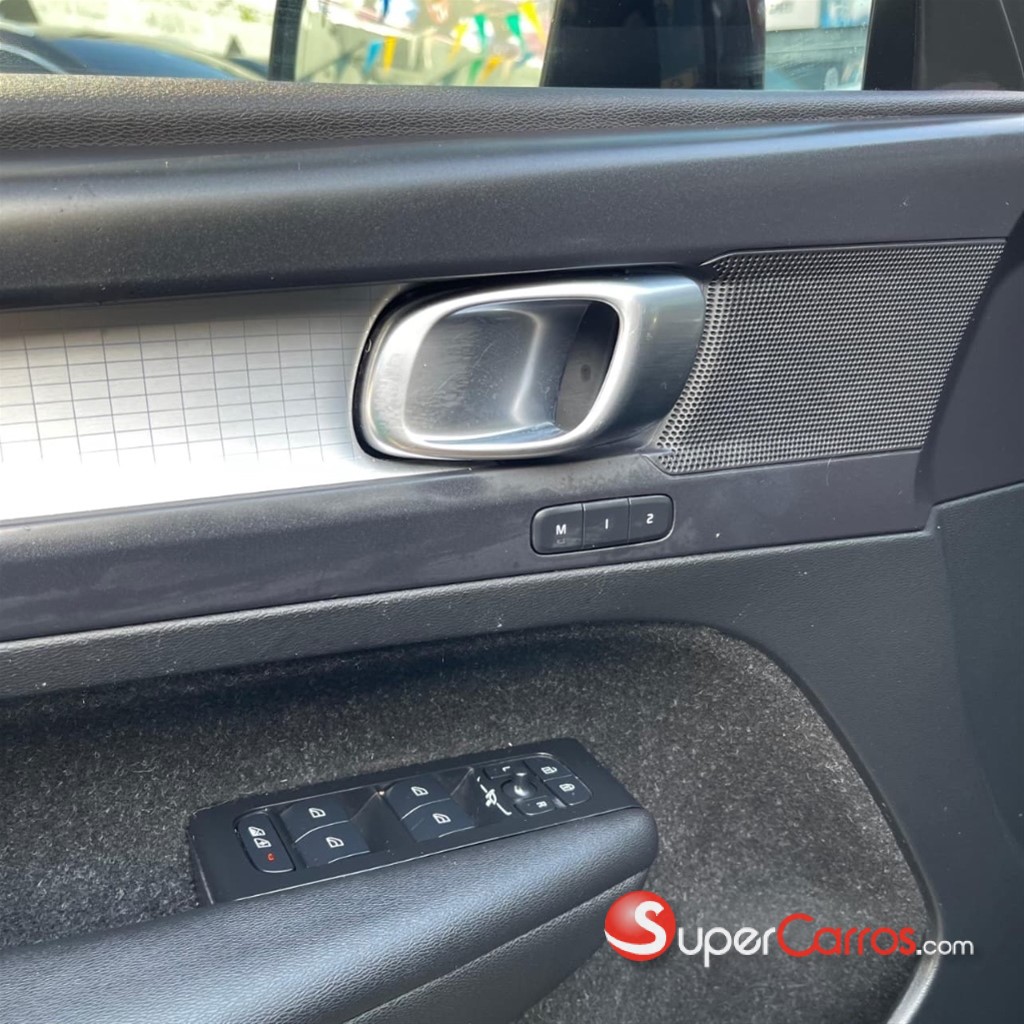 2021 Volvo XC40 T4 Momemtum — foto 2 / 12