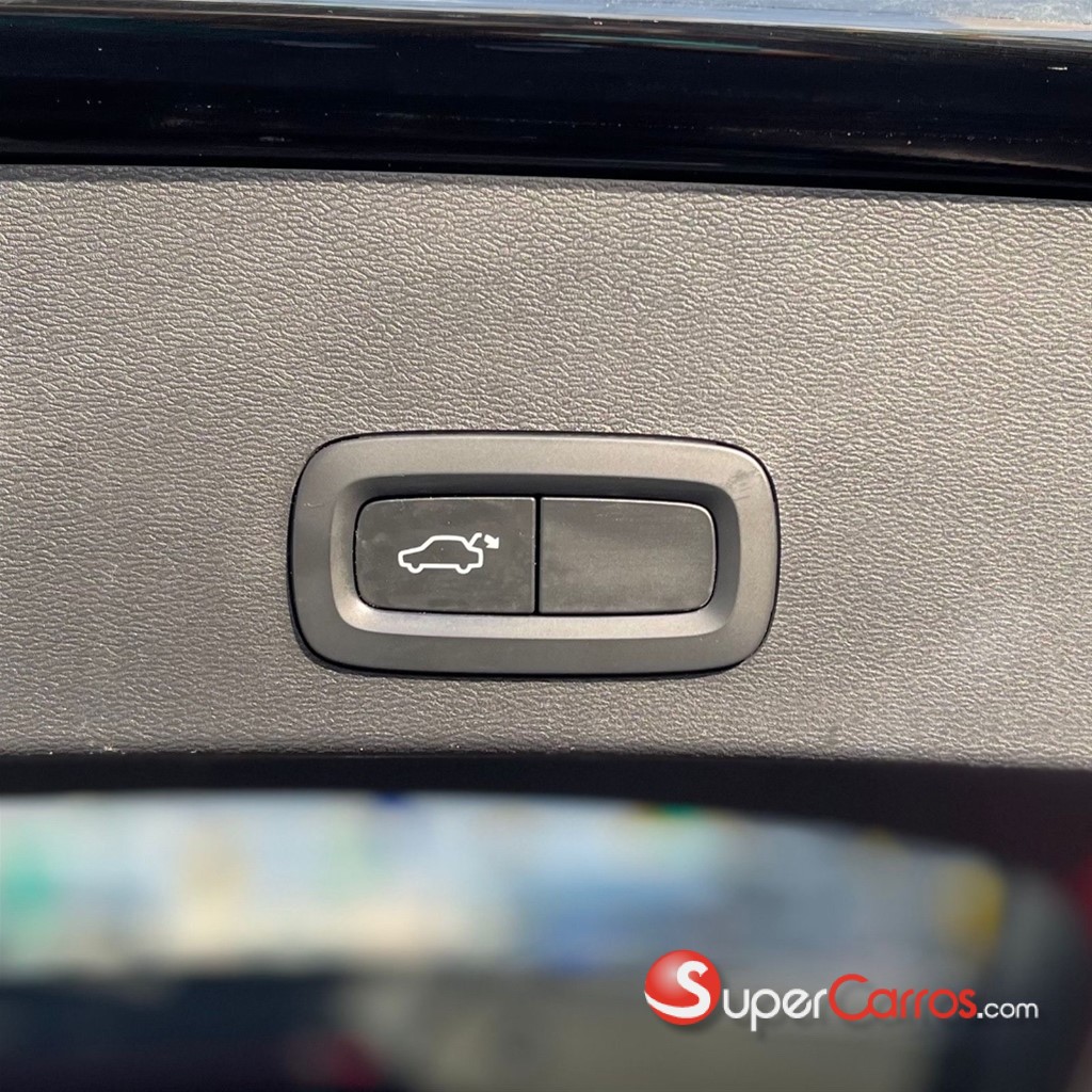 2021 Volvo XC40 T4 Momemtum — foto 3 / 12