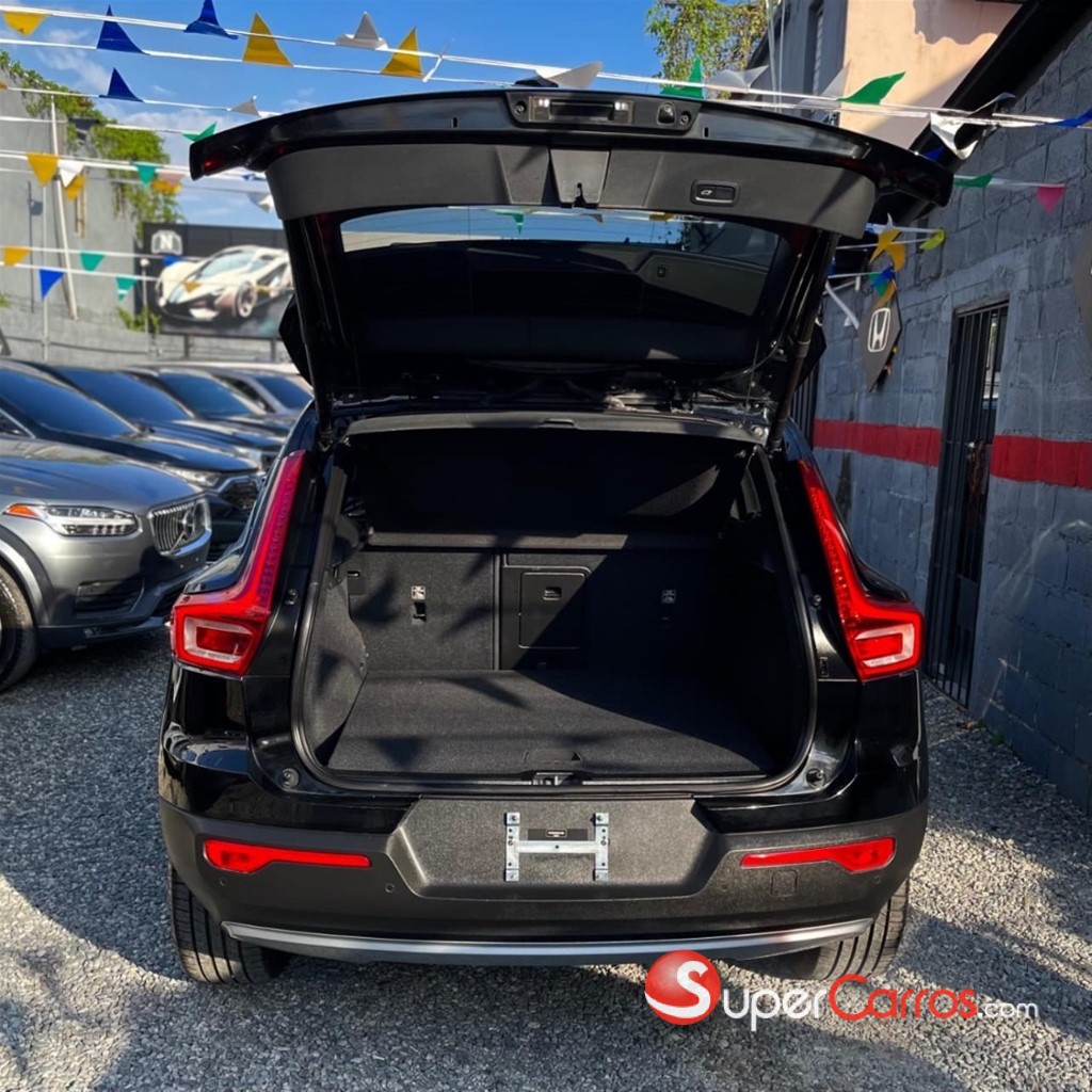 2021 Volvo XC40 T4 Momemtum — foto 5 / 12